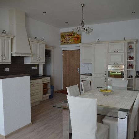 Apartman Ostry Vrsok V Starom Smokovci Apartment Vysoke Tatry Exterior photo